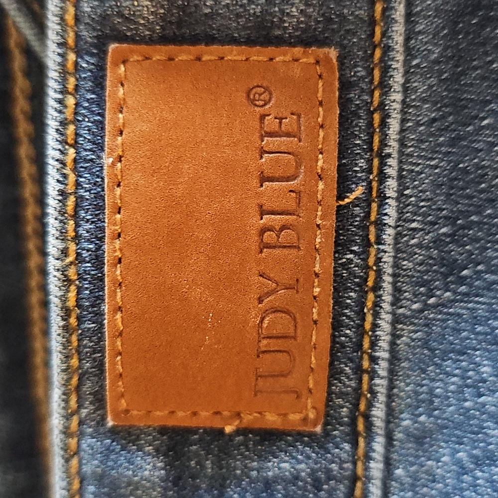 Judy Blue Relaxed Fit Jeans - Picture 4 of 6